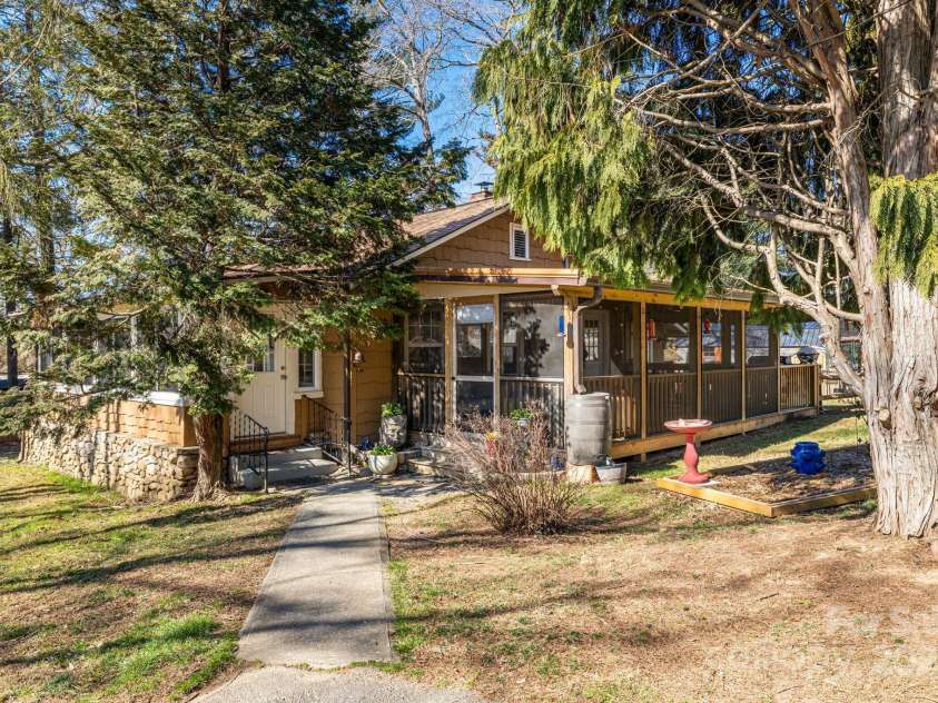 419 Bird Haven Road, Hendersonville, NC 28792.  MLS# CAR4235016, YatesRealty ID 6097. 