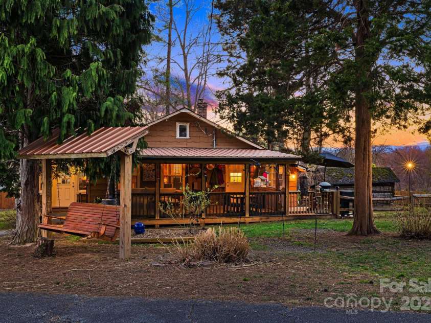 419 Bird Haven Road, Hendersonville, NC 28792.  MLS# CAR4235016, YatesRealty ID 6097. 