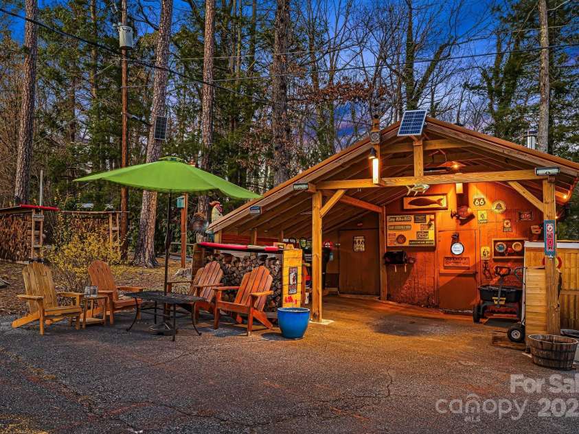 419 Bird Haven Road, Hendersonville, NC 28792.  MLS# CAR4235016, YatesRealty ID 6097. 