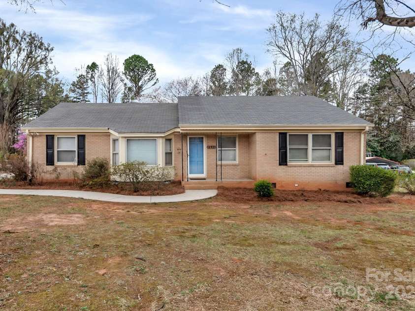 403 Hillcrest Drive, Huntersville, NC 28078.  MLS# CAR4238712, YatesRealty ID 6098. 