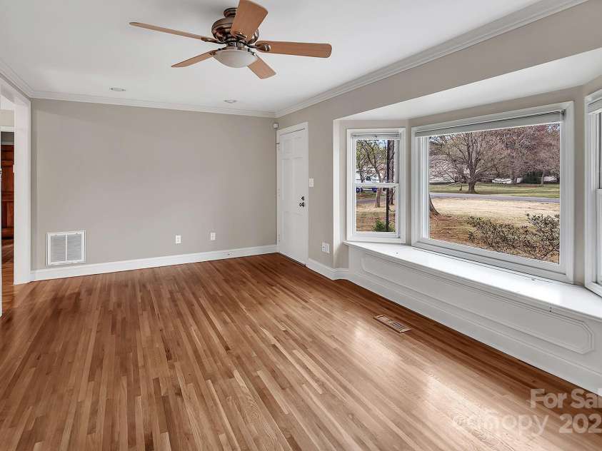 403 Hillcrest Drive, Huntersville, NC 28078.  MLS# CAR4238712, YatesRealty ID 6098. 