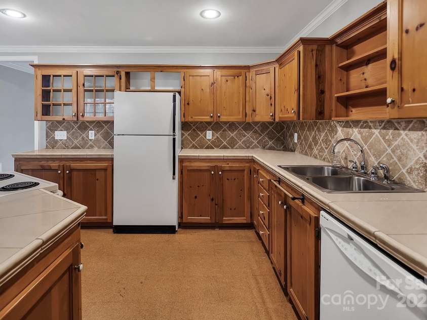 403 Hillcrest Drive, Huntersville, NC 28078.  MLS# CAR4238712, YatesRealty ID 6098. 