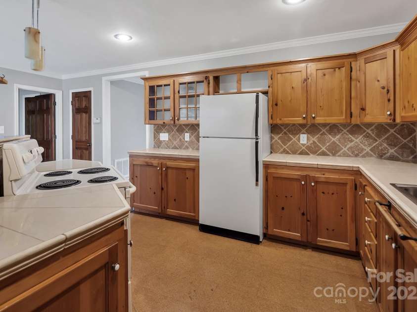 403 Hillcrest Drive, Huntersville, NC 28078.  MLS# CAR4238712, YatesRealty ID 6098. 