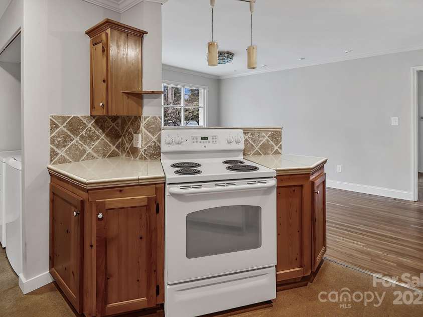 403 Hillcrest Drive, Huntersville, NC 28078.  MLS# CAR4238712, YatesRealty ID 6098. 