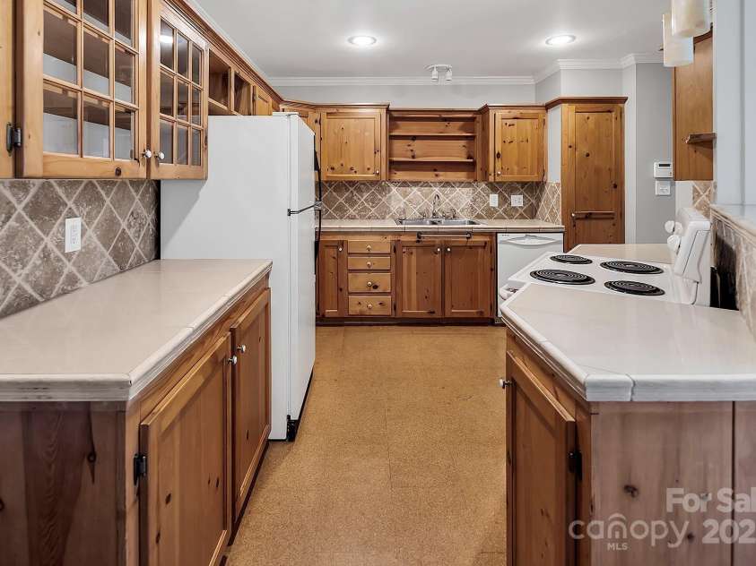 403 Hillcrest Drive, Huntersville, NC 28078.  MLS# CAR4238712, YatesRealty ID 6098. 