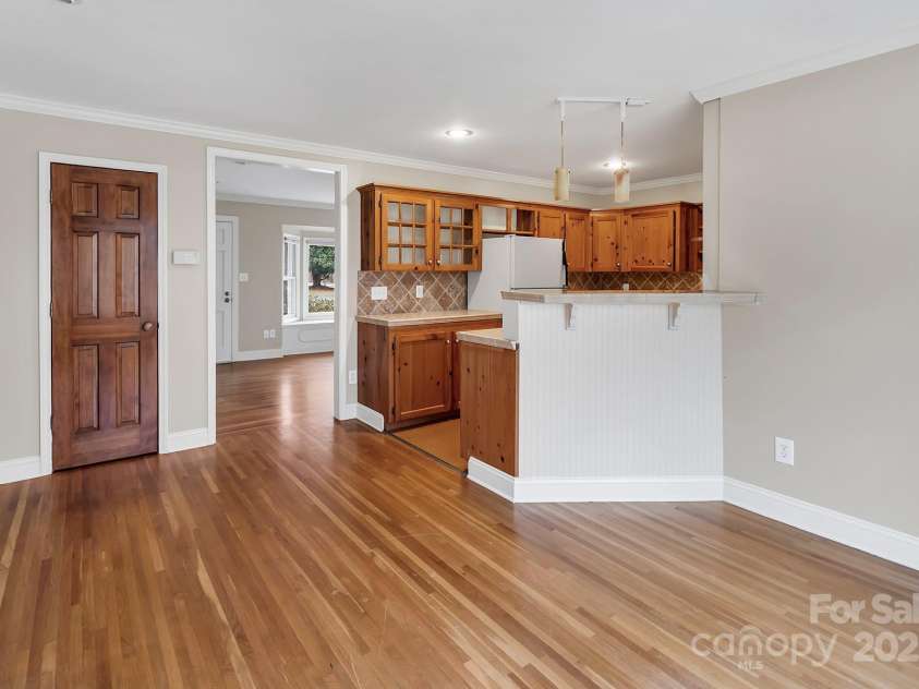 403 Hillcrest Drive, Huntersville, NC 28078.  MLS# CAR4238712, YatesRealty ID 6098. 