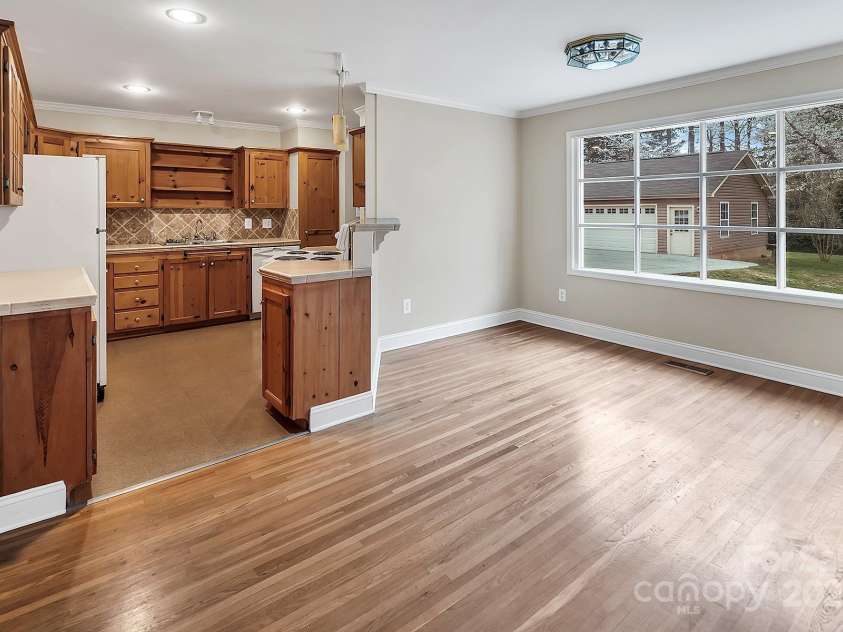 403 Hillcrest Drive, Huntersville, NC 28078.  MLS# CAR4238712, YatesRealty ID 6098. 