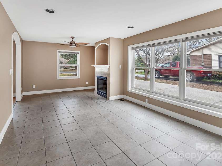 403 Hillcrest Drive, Huntersville, NC 28078.  MLS# CAR4238712, YatesRealty ID 6098. 