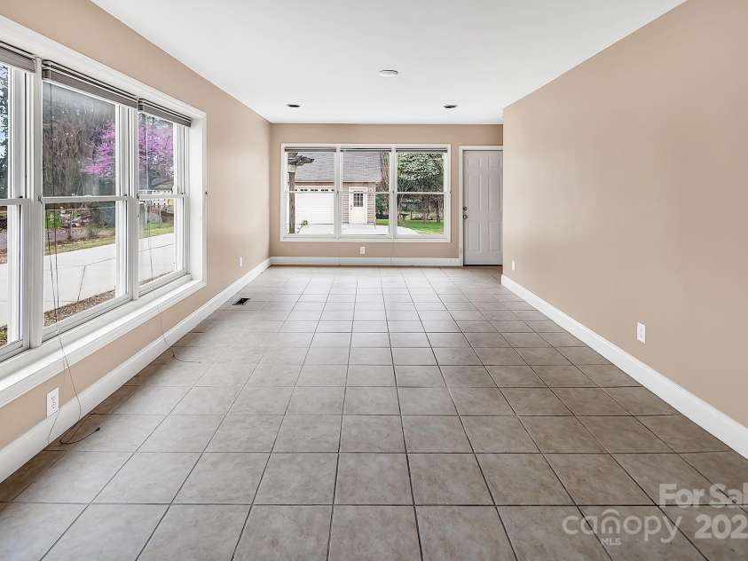 403 Hillcrest Drive, Huntersville, NC 28078.  MLS# CAR4238712, YatesRealty ID 6098. 
