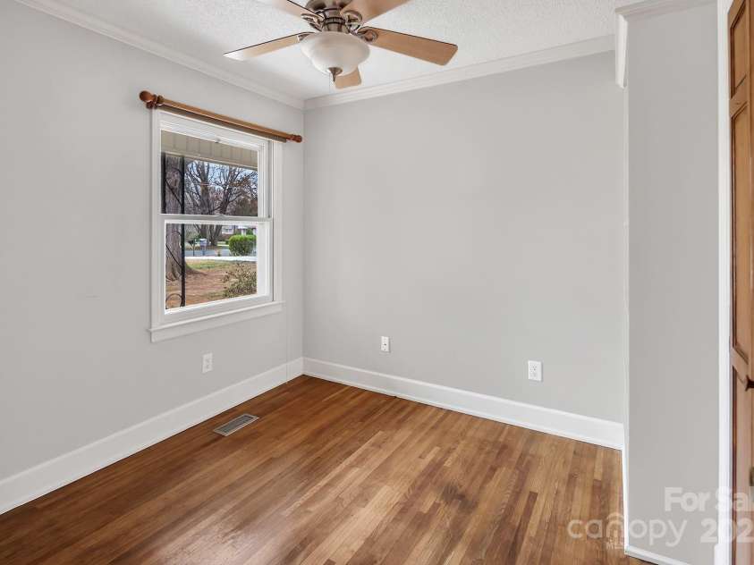 403 Hillcrest Drive, Huntersville, NC 28078.  MLS# CAR4238712, YatesRealty ID 6098. 