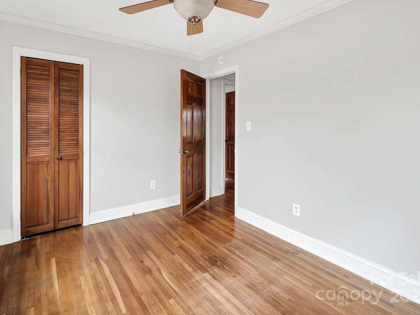 403 Hillcrest Drive, Huntersville, NC 28078.  MLS# CAR4238712, YatesRealty ID 6098. 