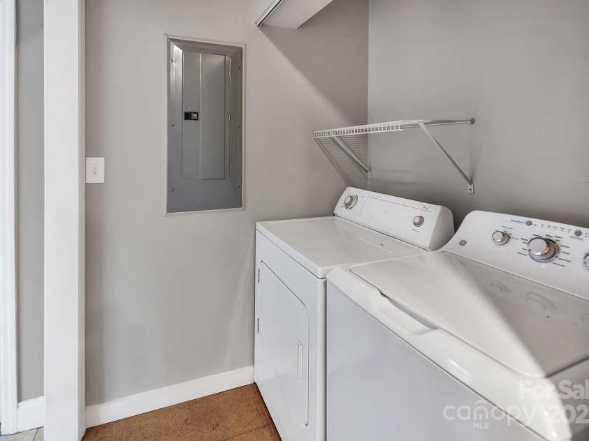 403 Hillcrest Drive, Huntersville, NC 28078.  MLS# CAR4238712, YatesRealty ID 6098. 