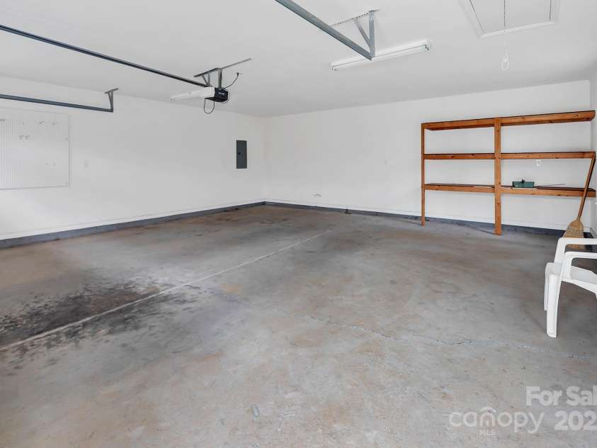 403 Hillcrest Drive, Huntersville, NC 28078.  MLS# CAR4238712, YatesRealty ID 6098. 