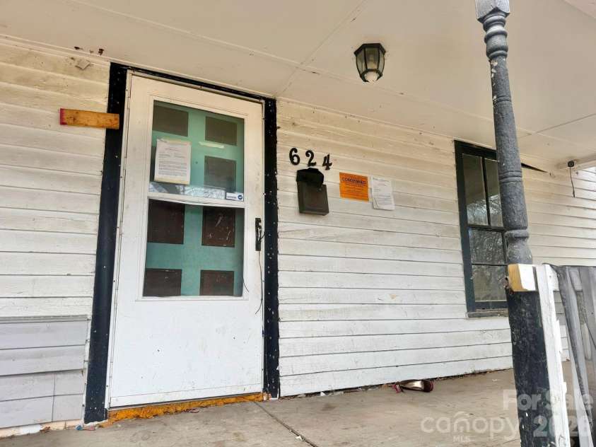 624 Center Street, Spartanburg, SC 29301.  MLS# CAR4357088, YatesRealty ID 6098. 