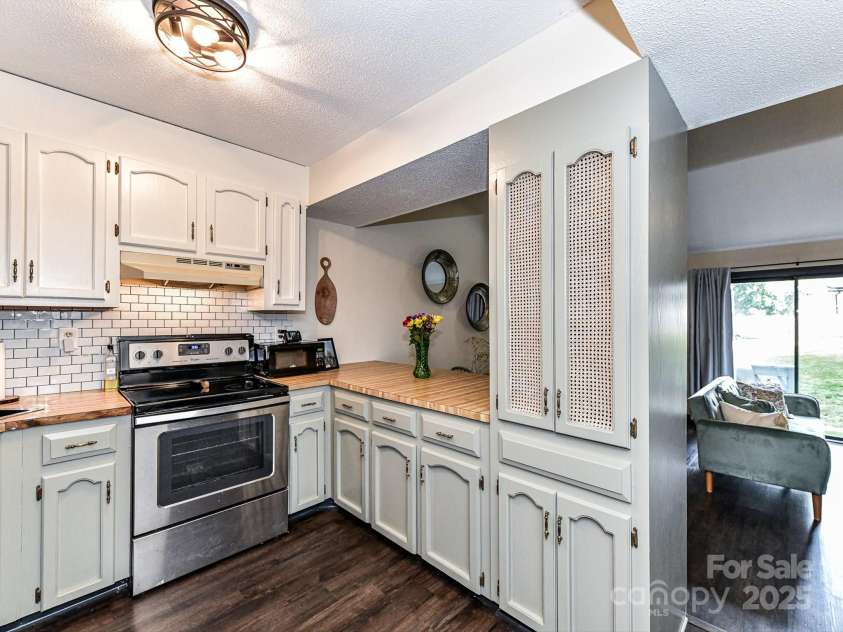 100 Willow Run Drive, Gastonia, NC 28056.  MLS# CAR4257346, YatesRealty ID 6099. 
