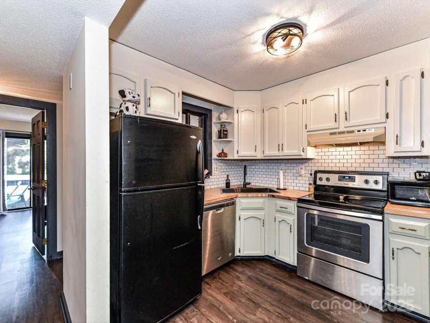 100 Willow Run Drive, Gastonia, NC 28056.  MLS# CAR4257346, YatesRealty ID 6099. 