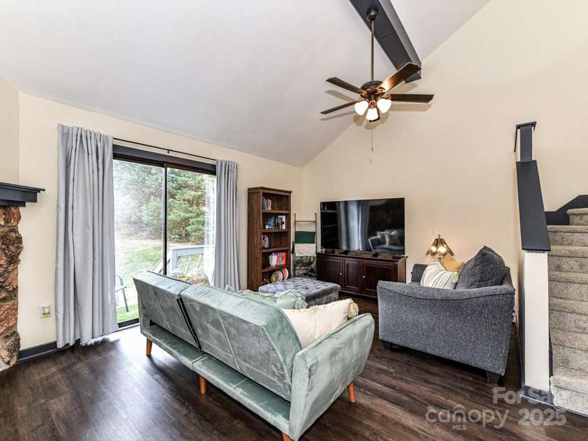 100 Willow Run Drive, Gastonia, NC 28056.  MLS# CAR4257346, YatesRealty ID 6099. 