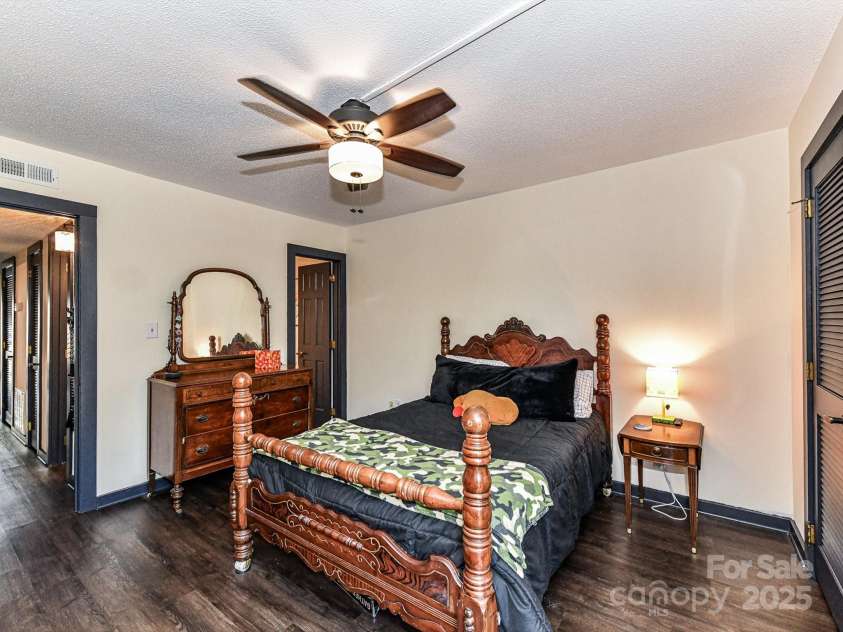 100 Willow Run Drive, Gastonia, NC 28056.  MLS# CAR4257346, YatesRealty ID 6099. 