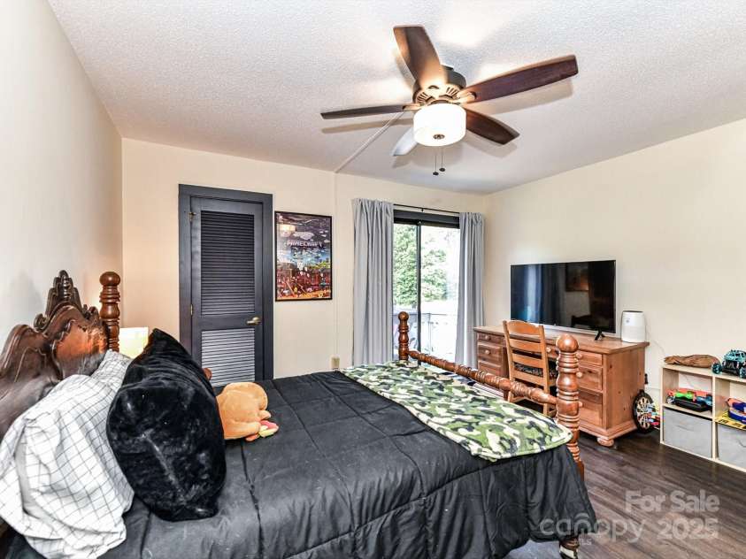 100 Willow Run Drive, Gastonia, NC 28056.  MLS# CAR4257346, YatesRealty ID 6099. 