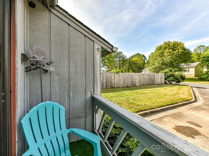 100 Willow Run Drive, Gastonia, NC 28056.  MLS# CAR4257346, YatesRealty ID 6099. 