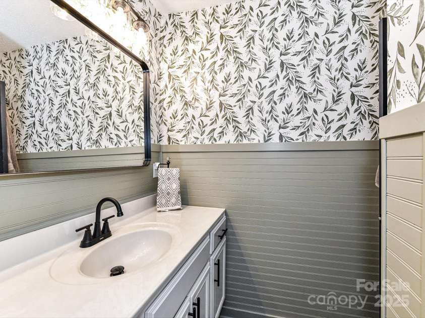 100 Willow Run Drive, Gastonia, NC 28056.  MLS# CAR4257346, YatesRealty ID 6099. 
