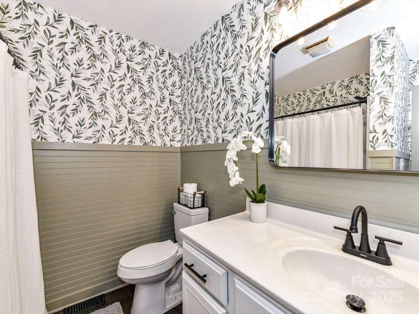 100 Willow Run Drive, Gastonia, NC 28056.  MLS# CAR4257346, YatesRealty ID 6099. 