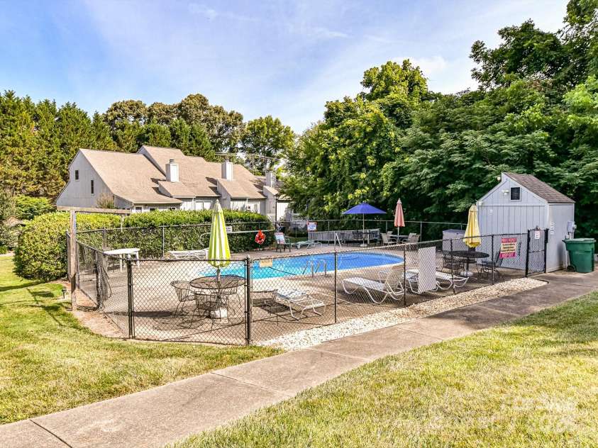 100 Willow Run Drive, Gastonia, NC 28056.  MLS# CAR4257346, YatesRealty ID 6099. 