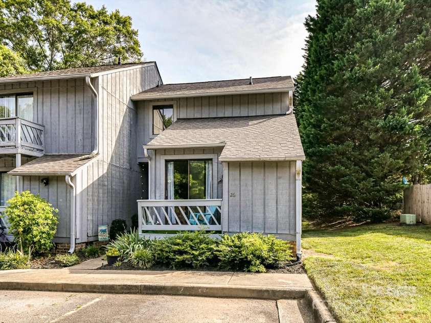 100 Willow Run Drive, Gastonia, NC 28056.  MLS# CAR4257346, YatesRealty ID 6099. 