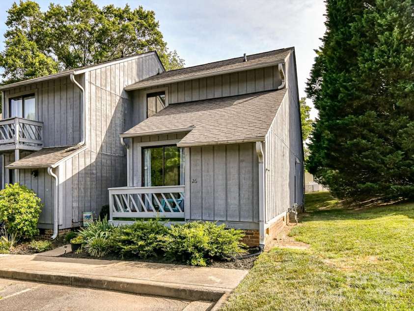 100 Willow Run Drive, Gastonia, NC 28056.  MLS# CAR4257346, YatesRealty ID 6099. 