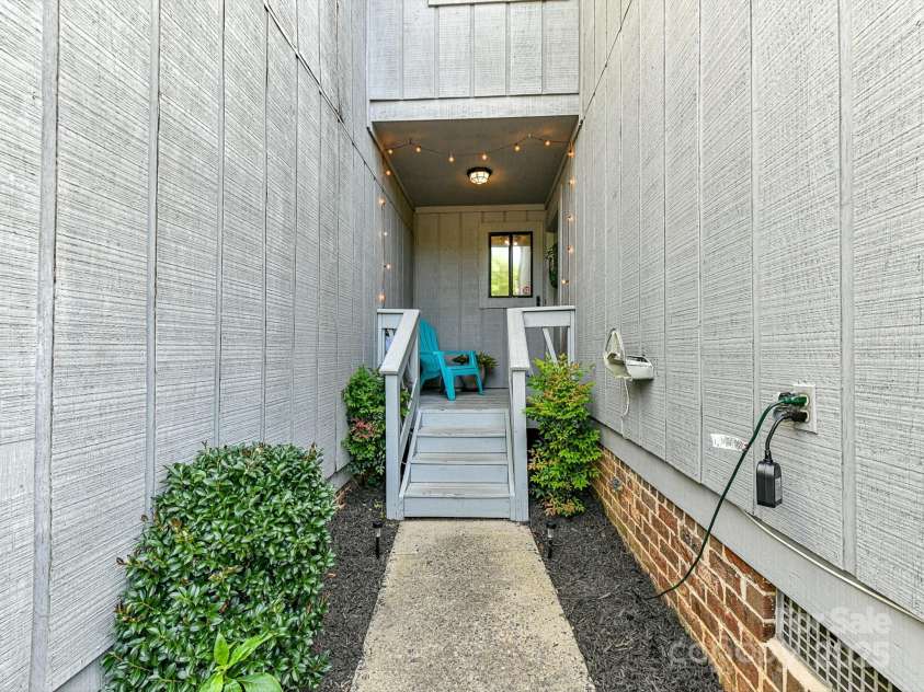 100 Willow Run Drive, Gastonia, NC 28056.  MLS# CAR4257346, YatesRealty ID 6099. 