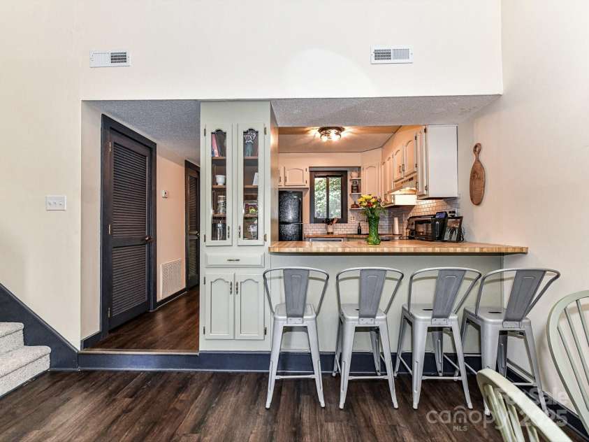 100 Willow Run Drive, Gastonia, NC 28056.  MLS# CAR4257346, YatesRealty ID 6099. 