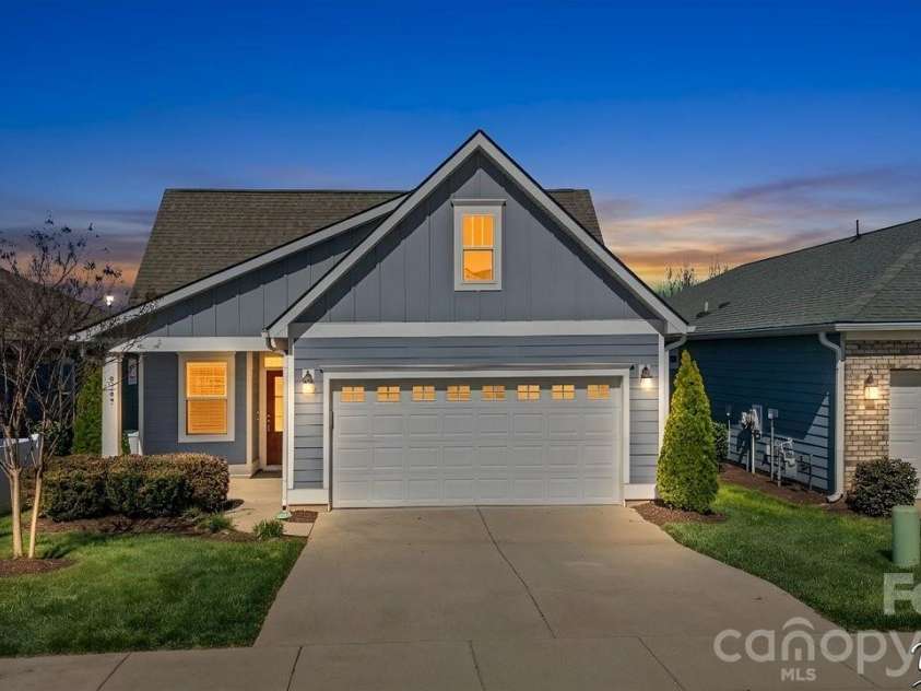 5197 Looking Glass Trail, Denver, NC 28037.  MLS# CAR4358338, YatesRealty ID 6099. 