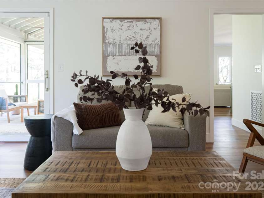 5 Holly Hill Road, Asheville, NC 28803.  MLS# CAR4295070, YatesRealty ID 61. 