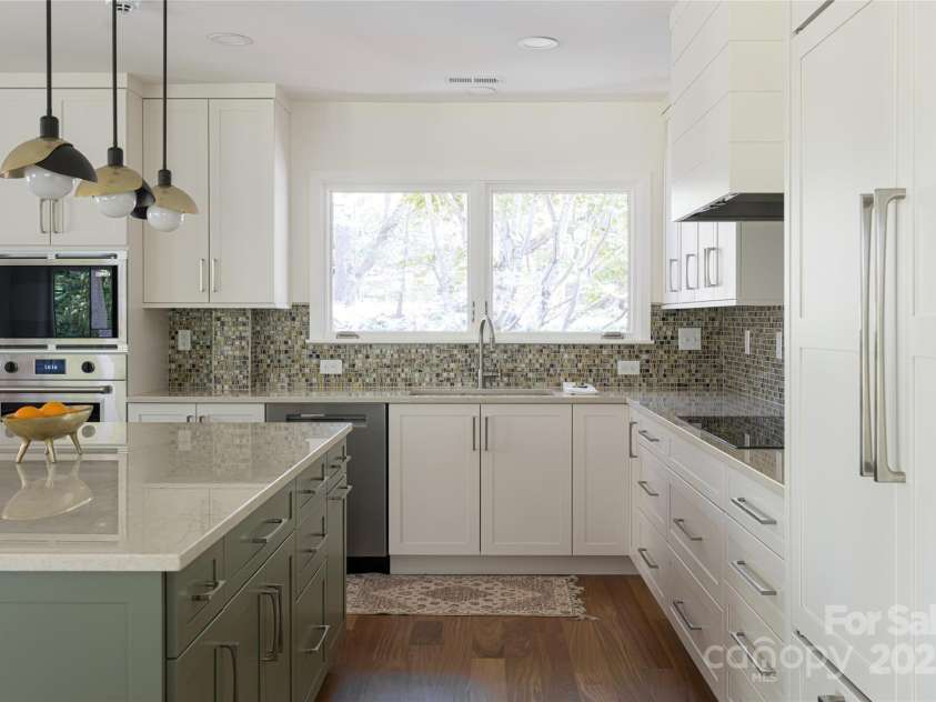 5 Holly Hill Road, Asheville, NC 28803.  MLS# CAR4295070, YatesRealty ID 61. 