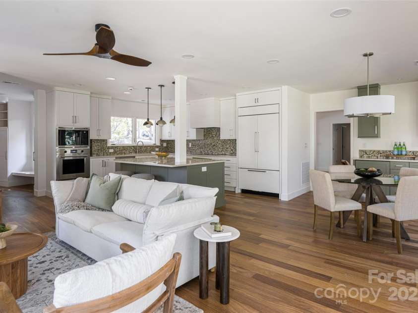 5 Holly Hill Road, Asheville, NC 28803.  MLS# CAR4295070, YatesRealty ID 61. Family Room