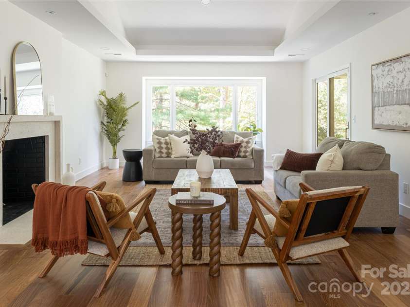 5 Holly Hill Road, Asheville, NC 28803.  MLS# CAR4295070, YatesRealty ID 61. Living Room