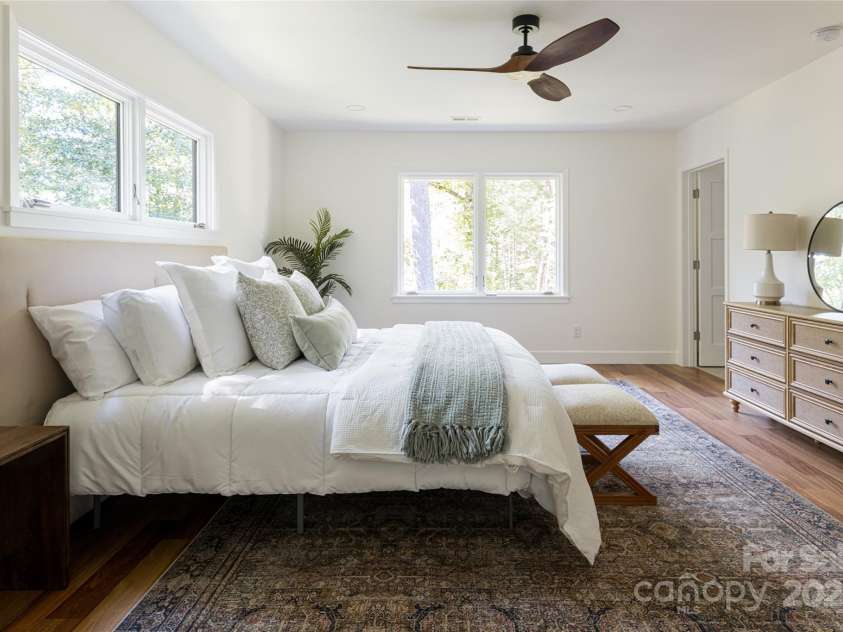 5 Holly Hill Road, Asheville, NC 28803.  MLS# CAR4295070, YatesRealty ID 61. Primary Bedroom