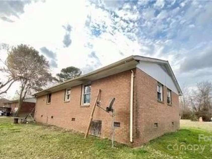 911 Cedar Street, Salisbury, NC 28144.  MLS# CAR4156724, YatesRealty ID 610. 