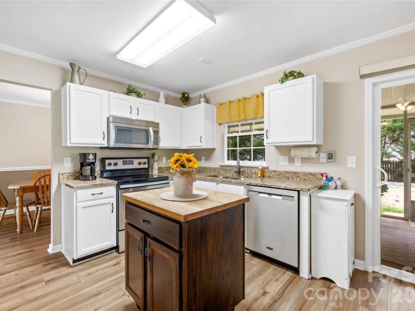 109 Plainview Court, Mooresville, NC 28115.  MLS# CAR4338058, YatesRealty ID 6100. 