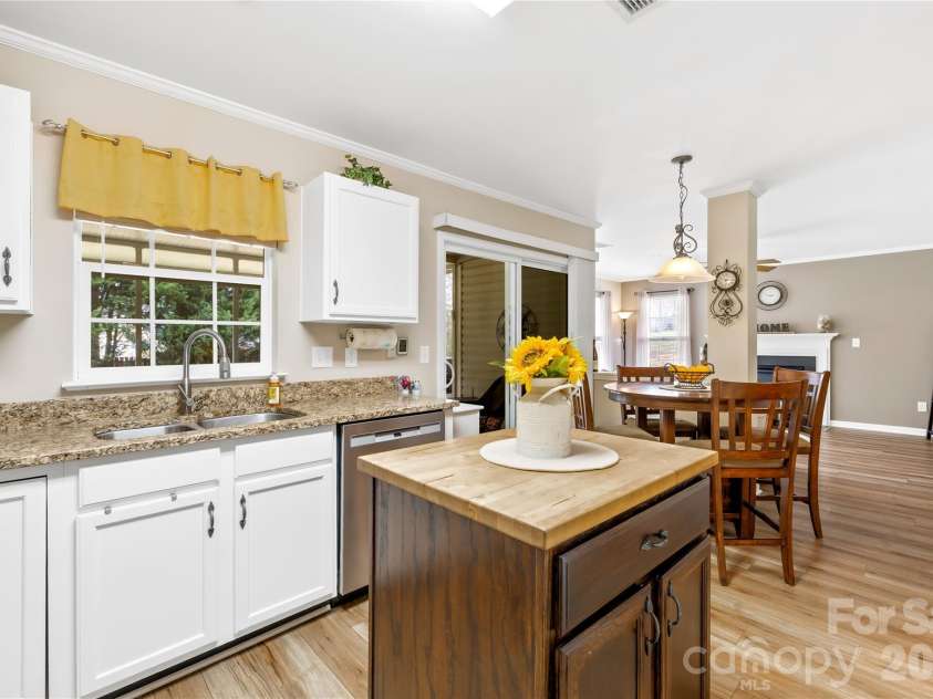 109 Plainview Court, Mooresville, NC 28115.  MLS# CAR4338058, YatesRealty ID 6100. 