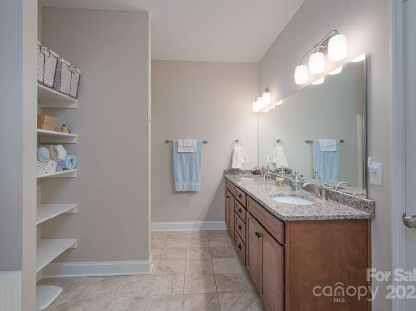 1361 Colwick Lane, Rock Hill, SC 29732.  MLS# CAR4217276, YatesRealty ID 6101. Primary Bath