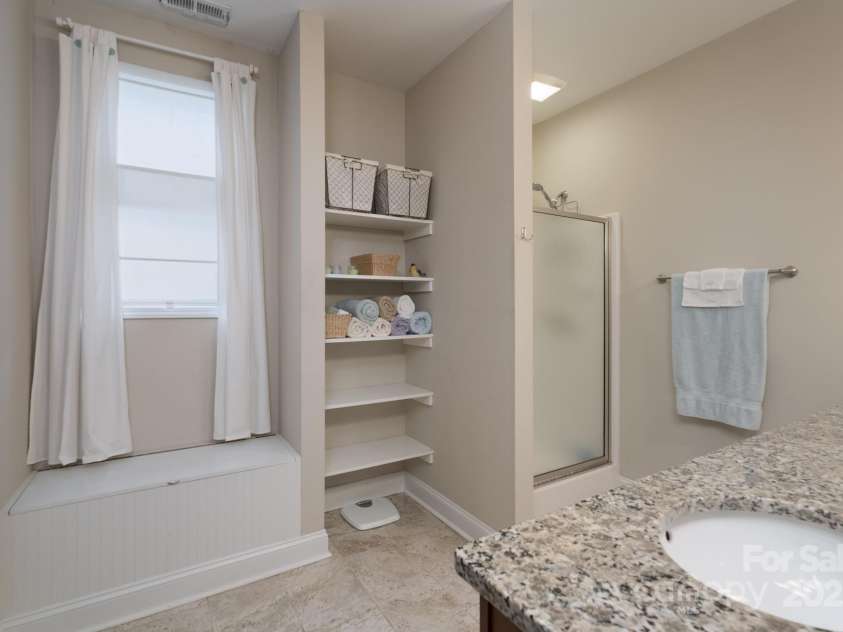 1361 Colwick Lane, Rock Hill, SC 29732.  MLS# CAR4217276, YatesRealty ID 6101. Primary Bath