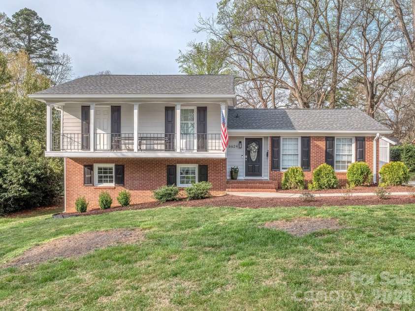 6624 Sunview Drive, Charlotte, NC 28210.  MLS# CAR4348942, YatesRealty ID 6101. 