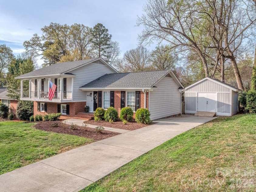 6624 Sunview Drive, Charlotte, NC 28210.  MLS# CAR4348942, YatesRealty ID 6101. 