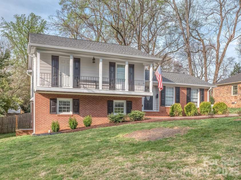 6624 Sunview Drive, Charlotte, NC 28210.  MLS# CAR4348942, YatesRealty ID 6101. 