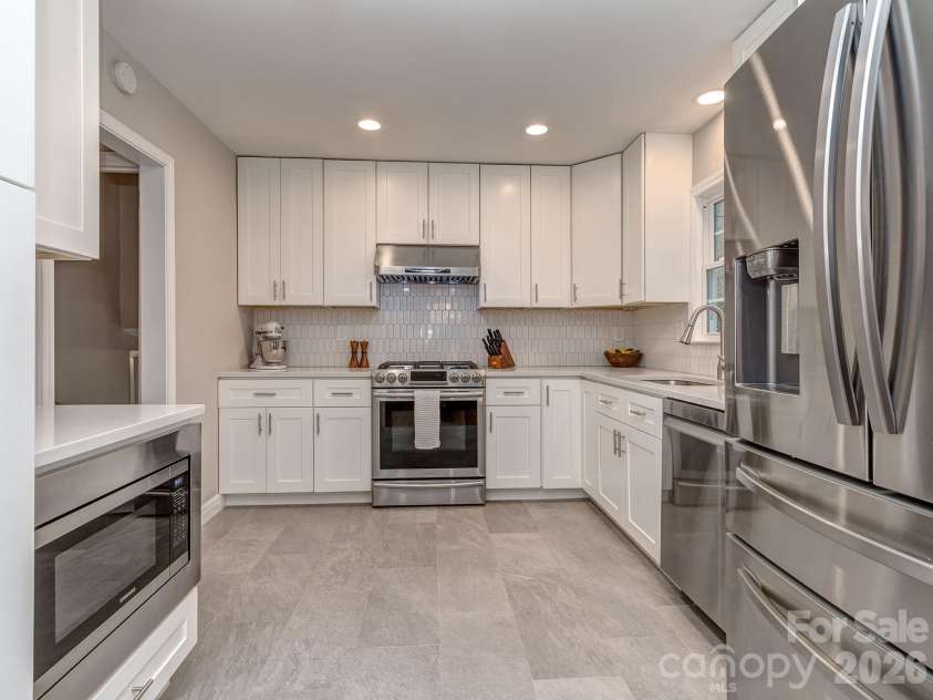 6624 Sunview Drive, Charlotte, NC 28210.  MLS# CAR4348942, YatesRealty ID 6101. 