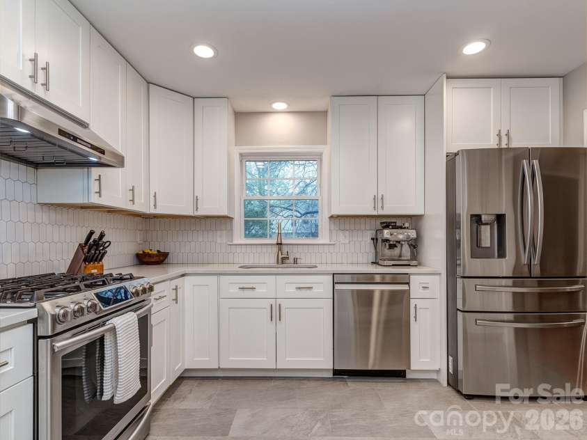 6624 Sunview Drive, Charlotte, NC 28210.  MLS# CAR4348942, YatesRealty ID 6101. 