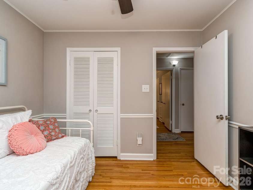 6624 Sunview Drive, Charlotte, NC 28210.  MLS# CAR4348942, YatesRealty ID 6101. 