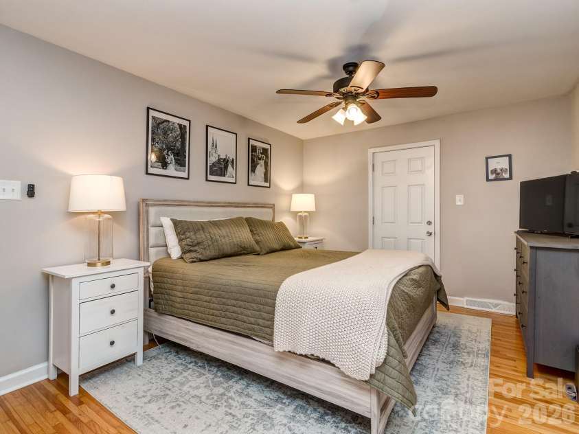 6624 Sunview Drive, Charlotte, NC 28210.  MLS# CAR4348942, YatesRealty ID 6101. 