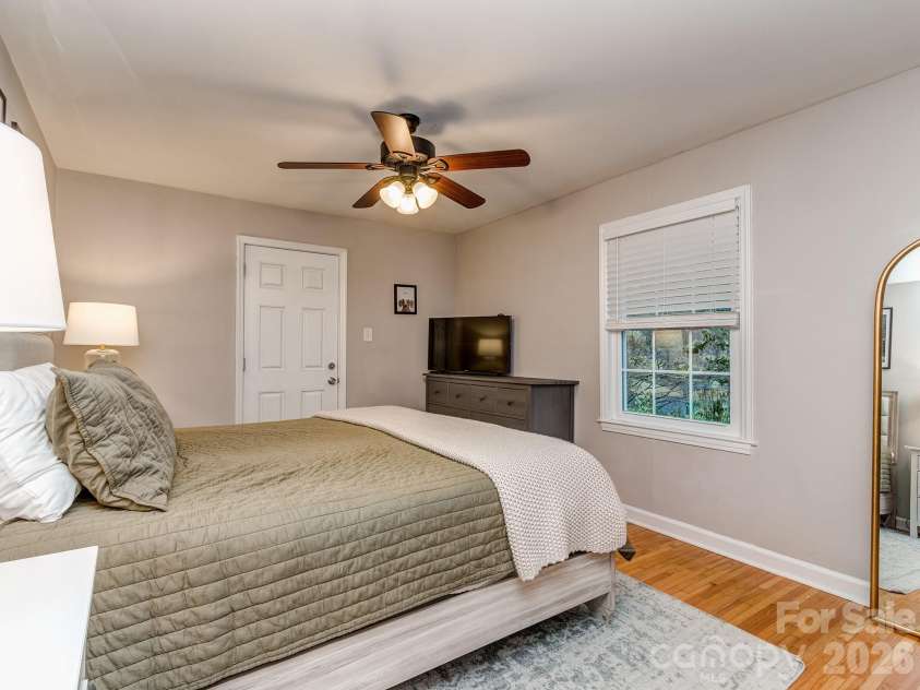 6624 Sunview Drive, Charlotte, NC 28210.  MLS# CAR4348942, YatesRealty ID 6101. 